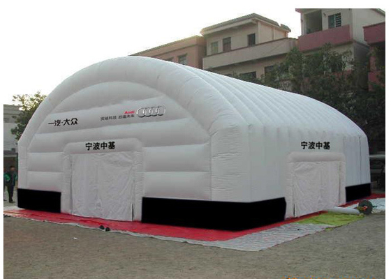 Κίνα Τυπωμένη σκηνή αέρα Κόμματος μεγάλη διογκώσιμη με το λογότυπο στο λευκό για το γάμο προμηθευτής