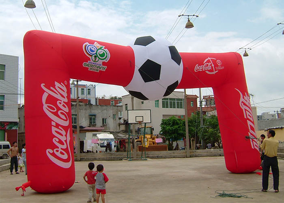 Κίνα Ποδοσφαίρου κόκκινη συνήθειας αψίδα εισόδων κόκα κόλα διογκώσιμη, διογκώσιμη αψίδα τέρματος με την πλήρη εκτύπωση προμηθευτής
